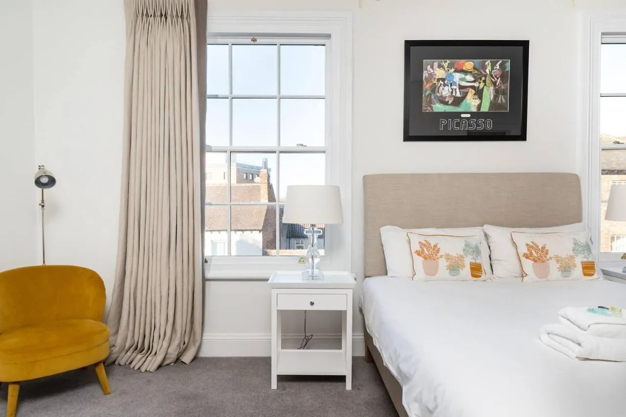 Ferienwohnung Pass The Keys Luxurious Duplex With Parking York Großbritannien