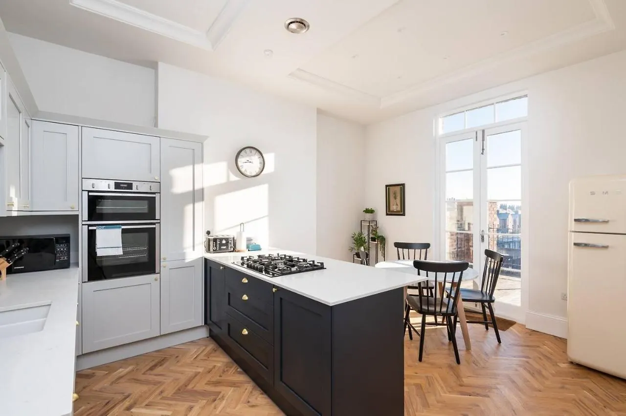 Ferienwohnung Pass The Keys Luxurious Duplex With Parking York