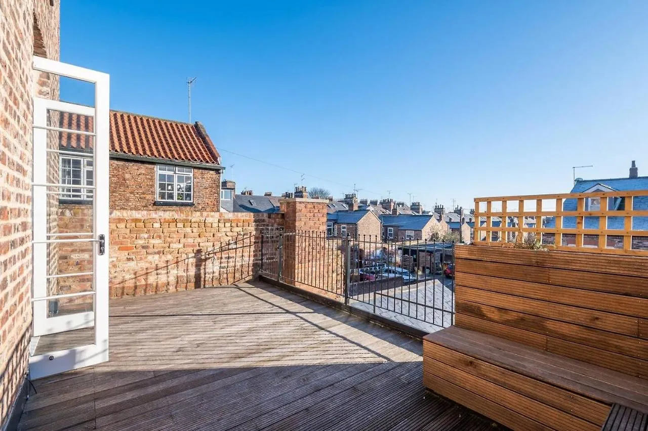 Apartment Ferienwohnung Pass The Keys Luxurious Duplex With Parking York