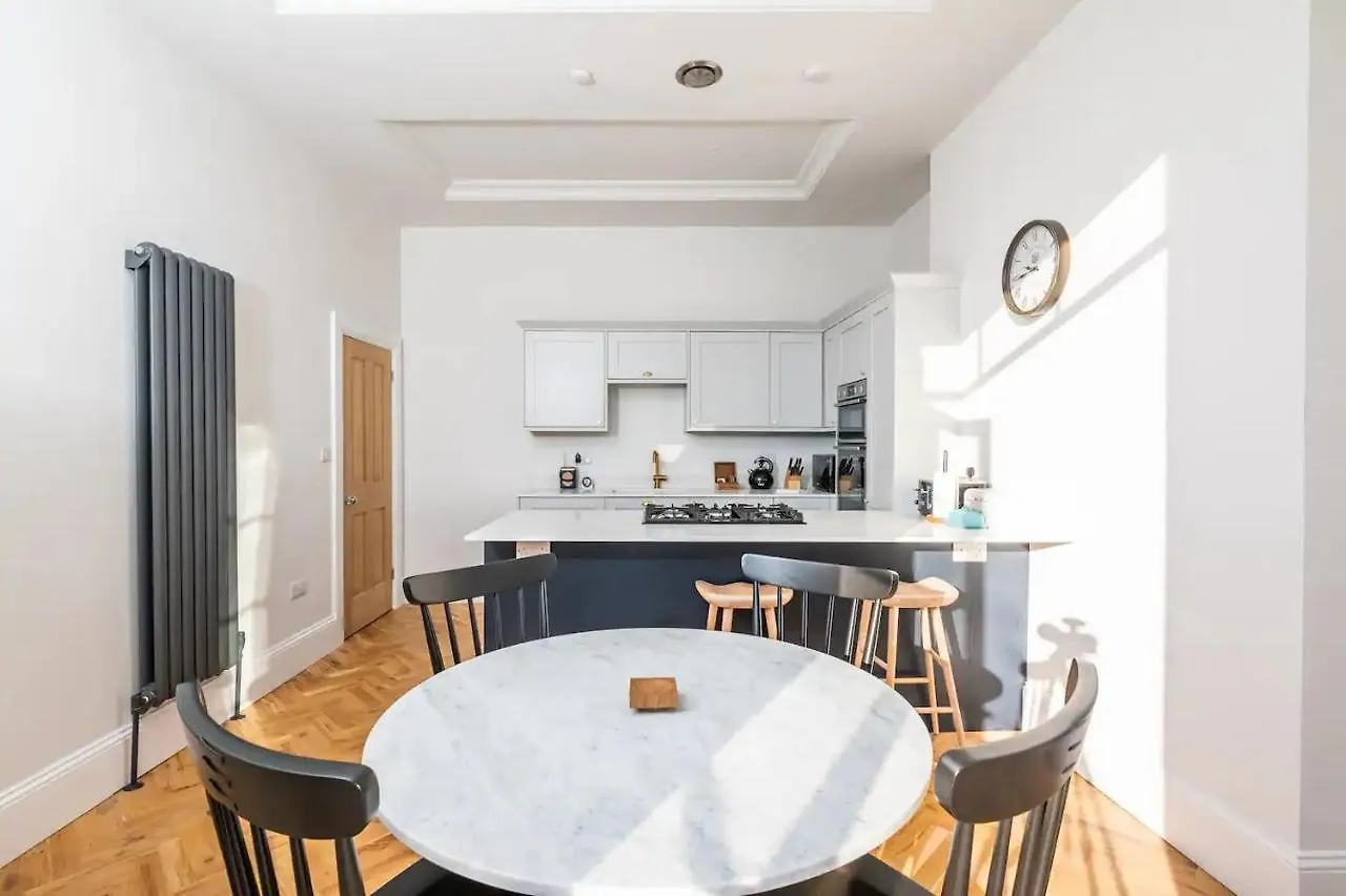 Ferienwohnung Pass The Keys Luxurious Duplex With Parking York Großbritannien