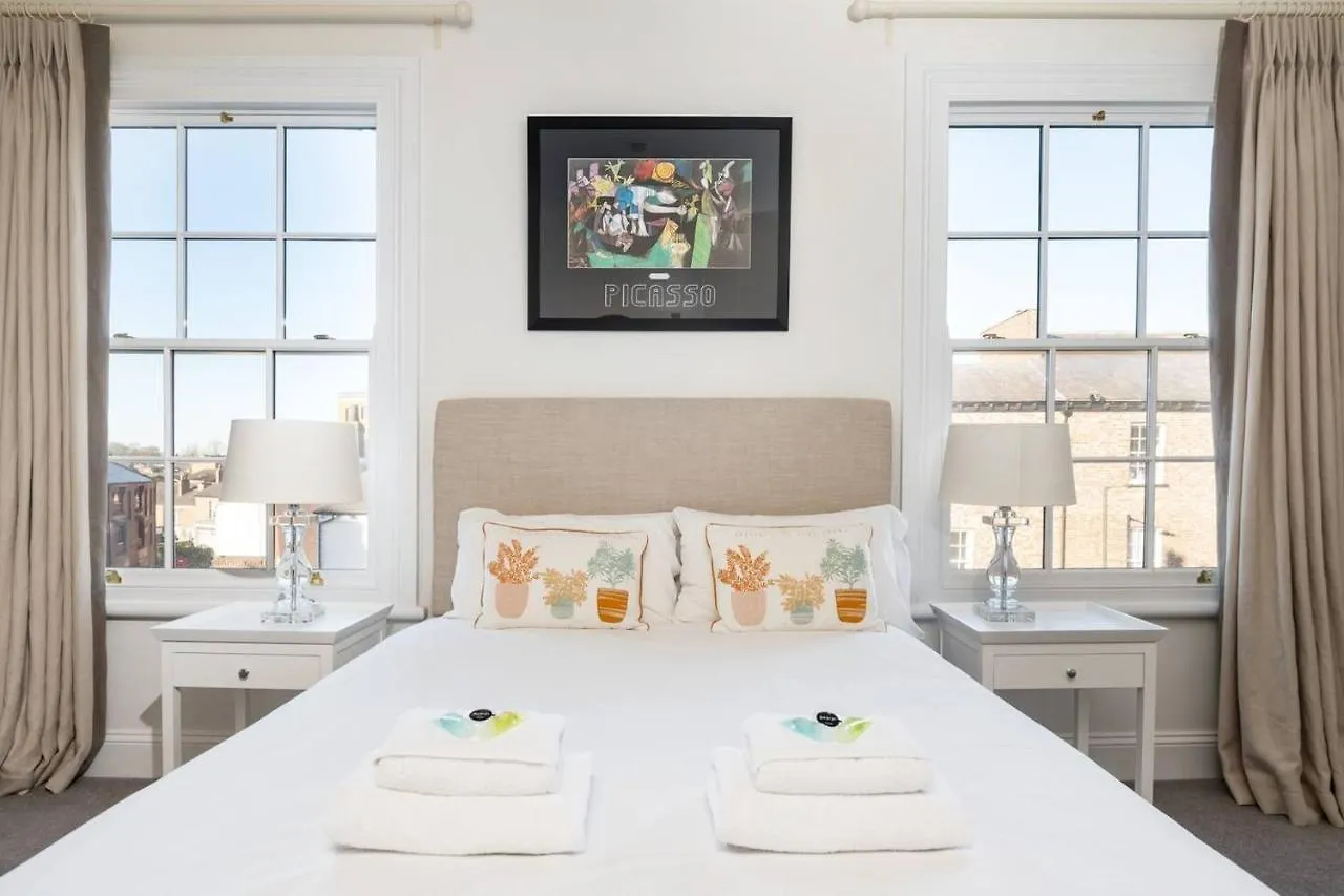 Apartment Ferienwohnung Pass The Keys Luxurious Duplex With Parking York Großbritannien