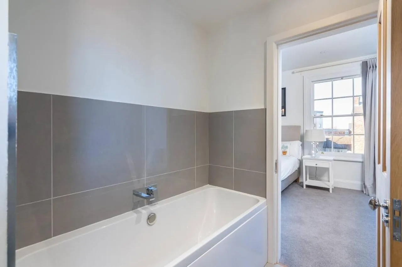Ferienwohnung Pass The Keys Luxurious Duplex With Parking York Apartment
